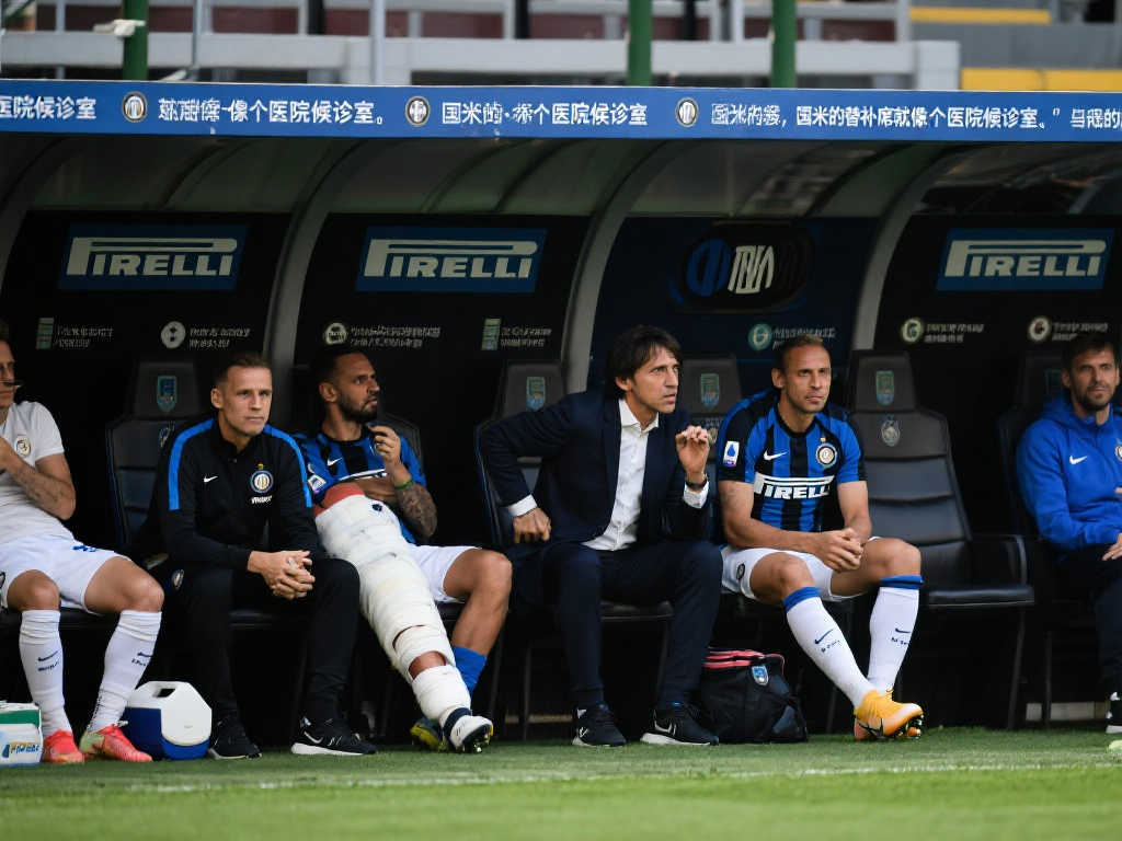 他始终以低 他始终以低